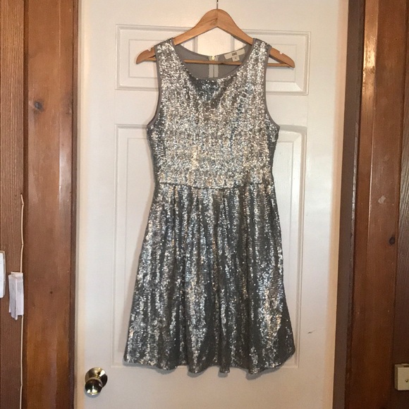 Sparkles! Super-fun sequined party dress. - Picture 1 of 7